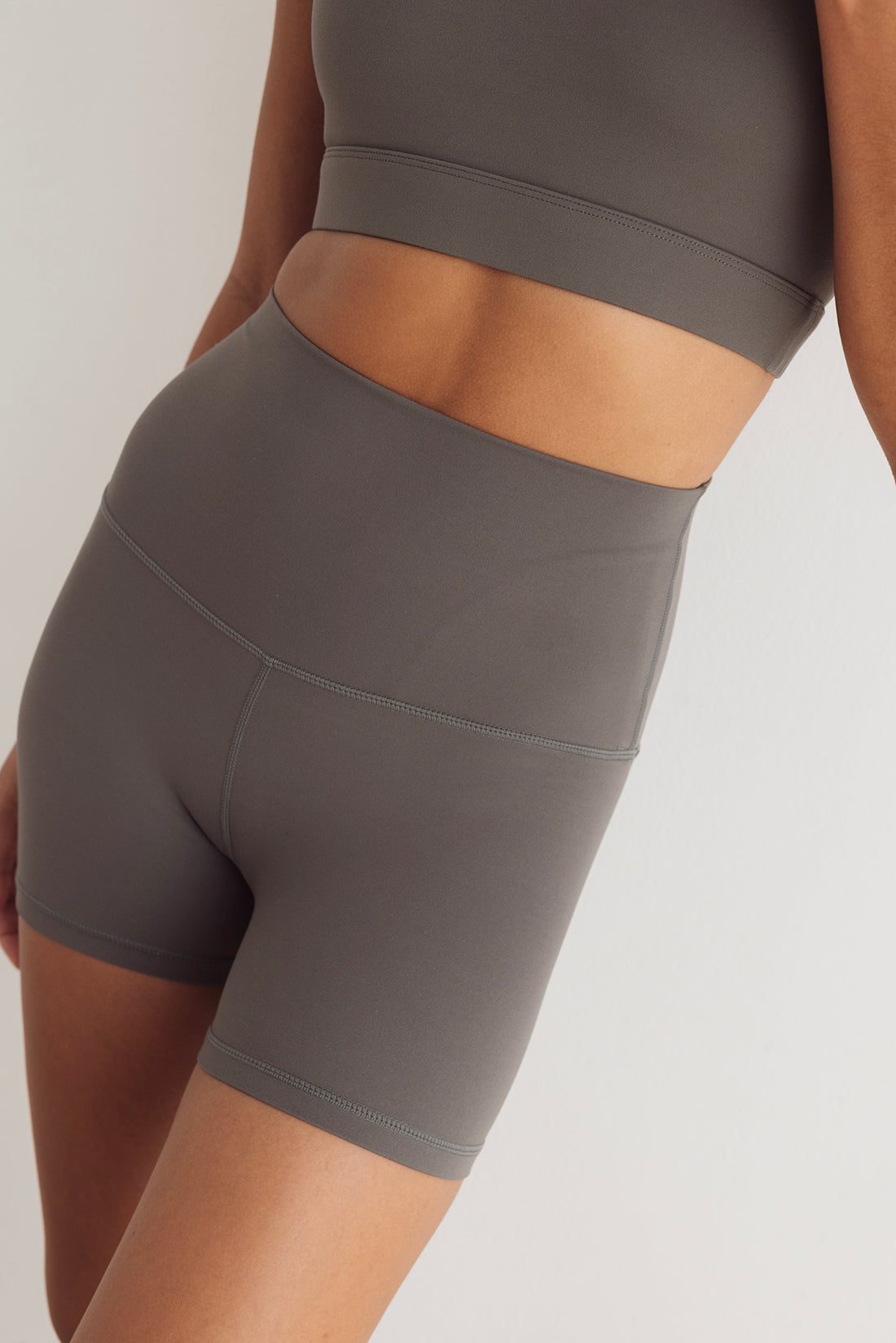 Short Selkis Slate Gray