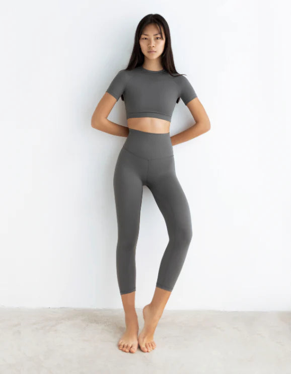 top gym mujer gris manga corta