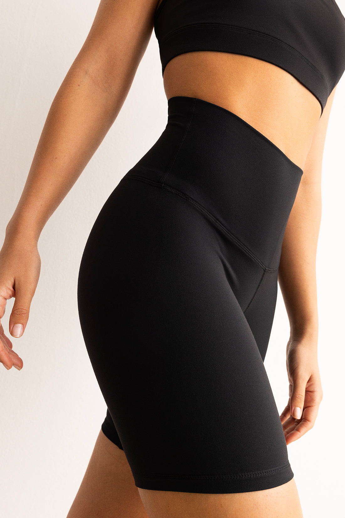 Top Tique Black