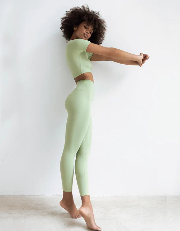 top yoga manga corta verde